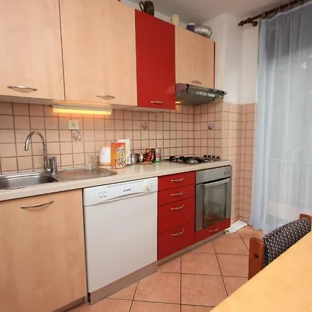 With A Parking Space - 7854 3* אופטיה